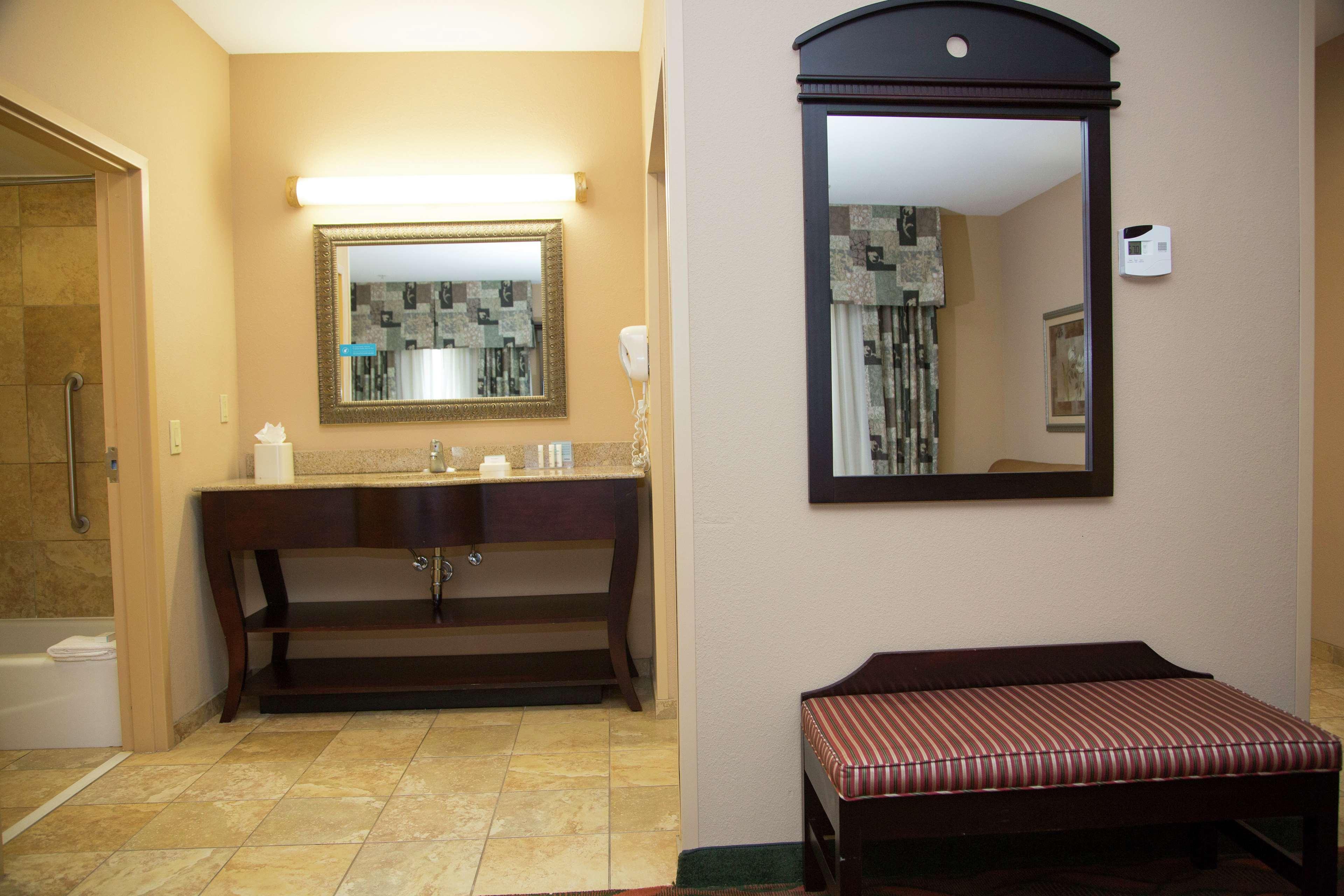 Hampton & Houston Hotel 3*