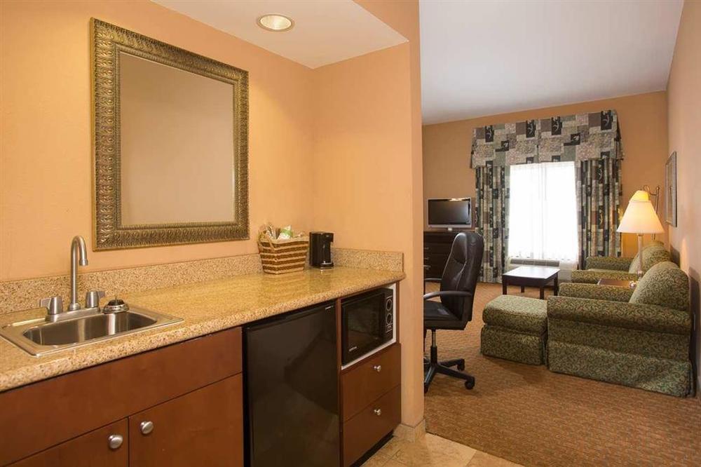 Hampton & Houston Hotel 3*