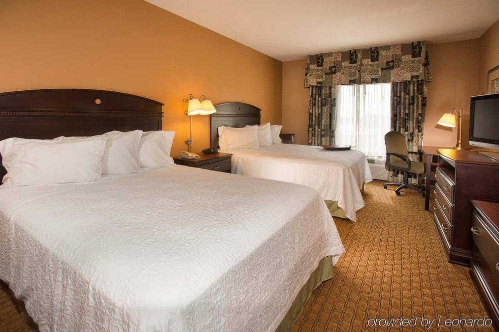 Hampton & Houston Hotel 3*