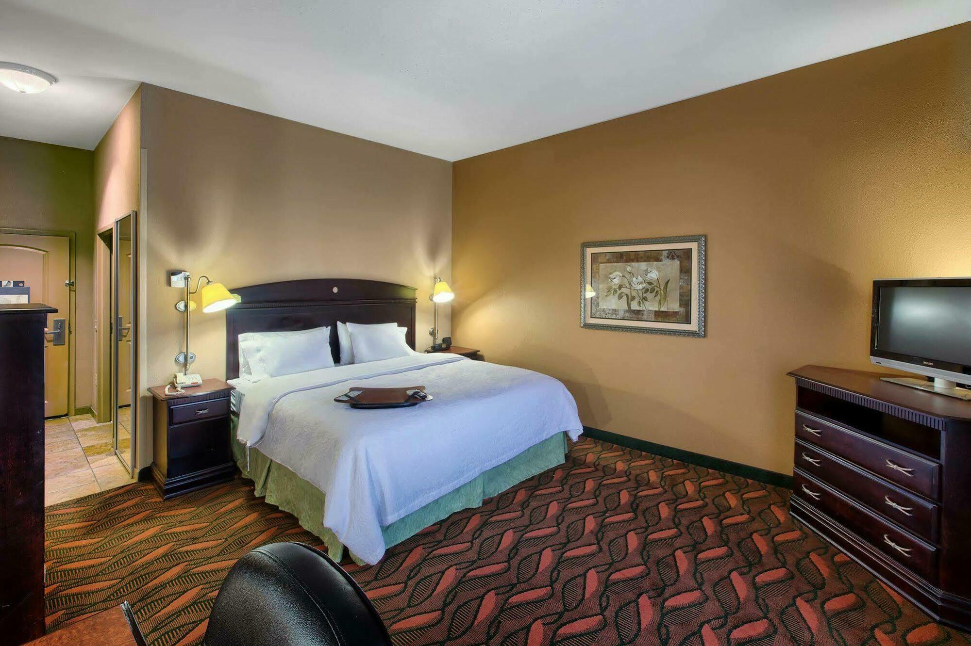 Hampton & Houston Hotel 3*