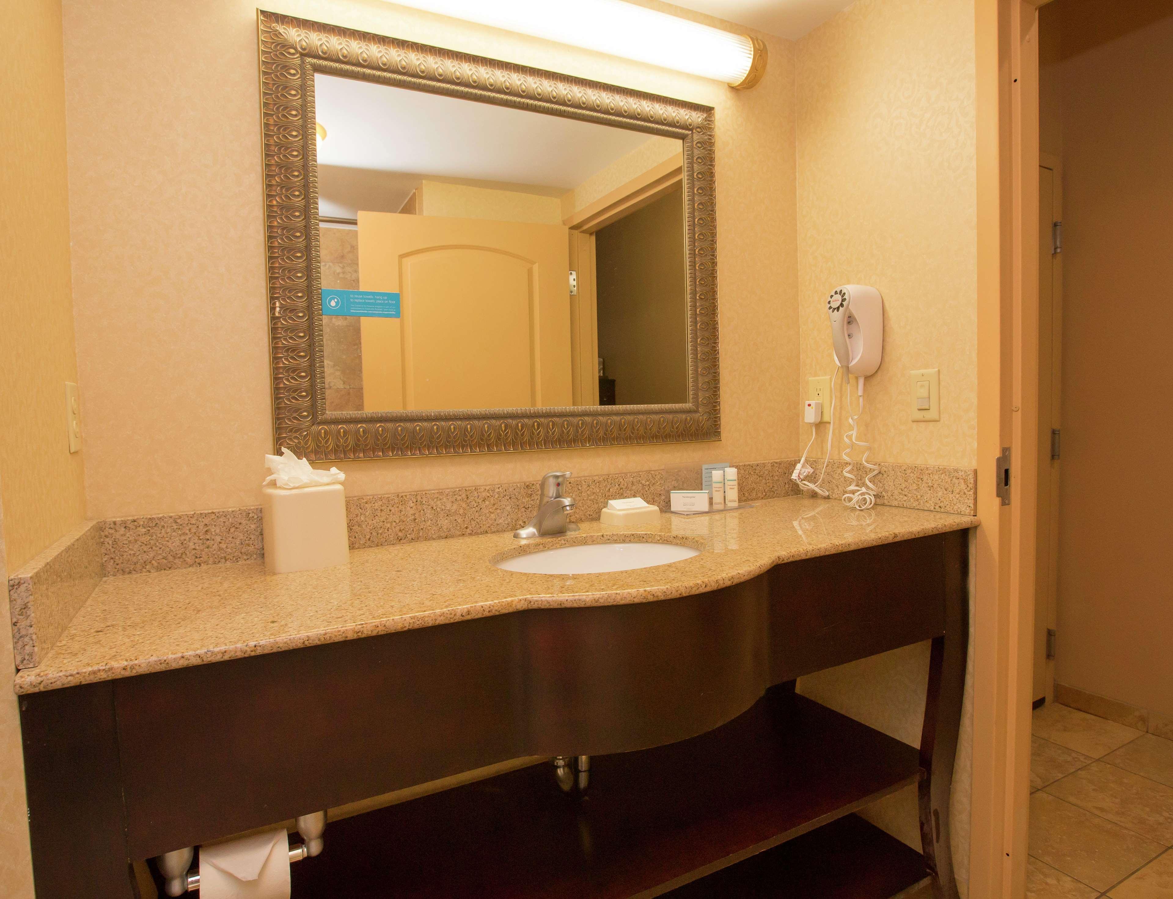 Hampton & Houston Hotel
